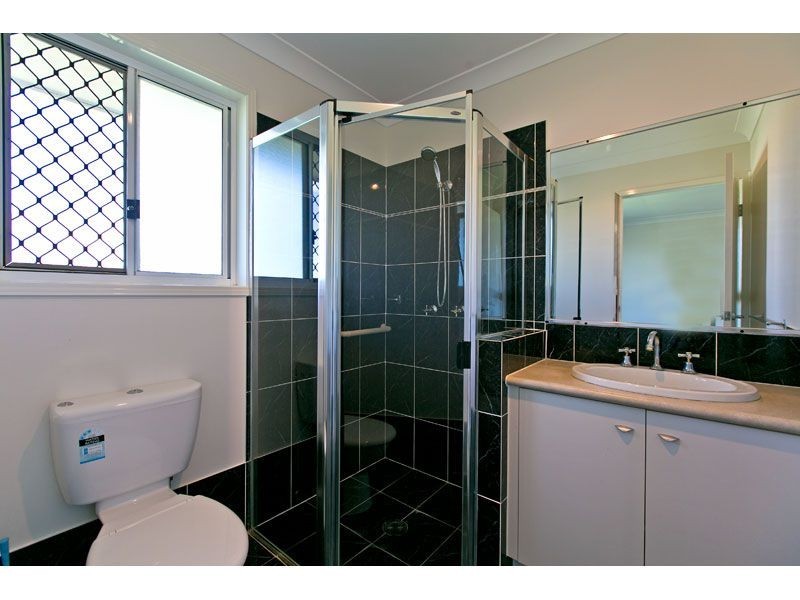 7 Lowe Circuit, Redland Bay QLD 4165
