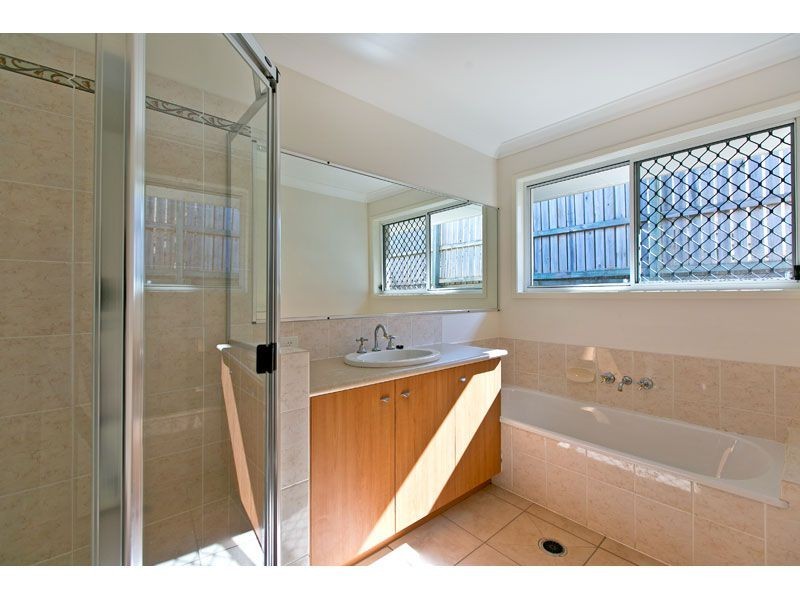 7 Lowe Circuit, Redland Bay QLD 4165
