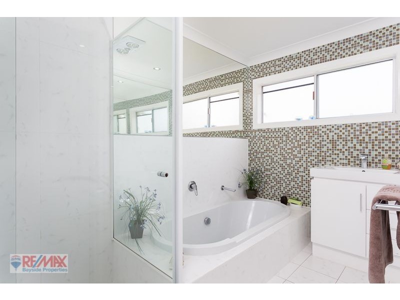 60 Victoria Parade, Coochiemudlo Island QLD 4184