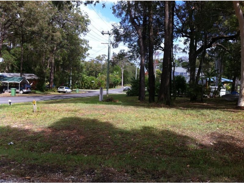 2 Marroo, Coochiemudlo Island QLD 4184