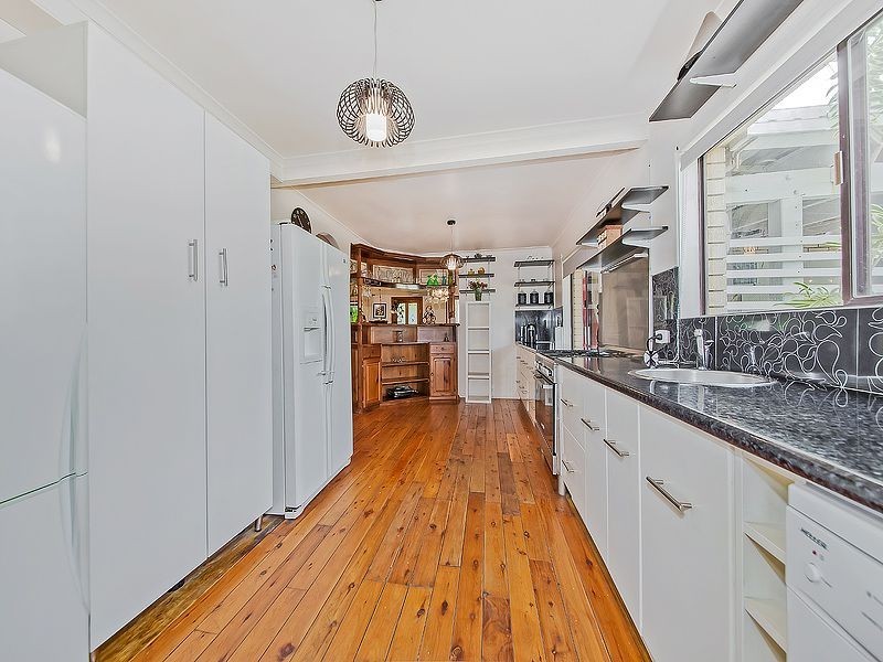 16 Downing St, Birkdale QLD 4159