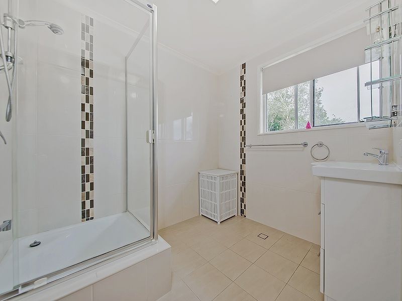 16 Downing St, Birkdale QLD 4159