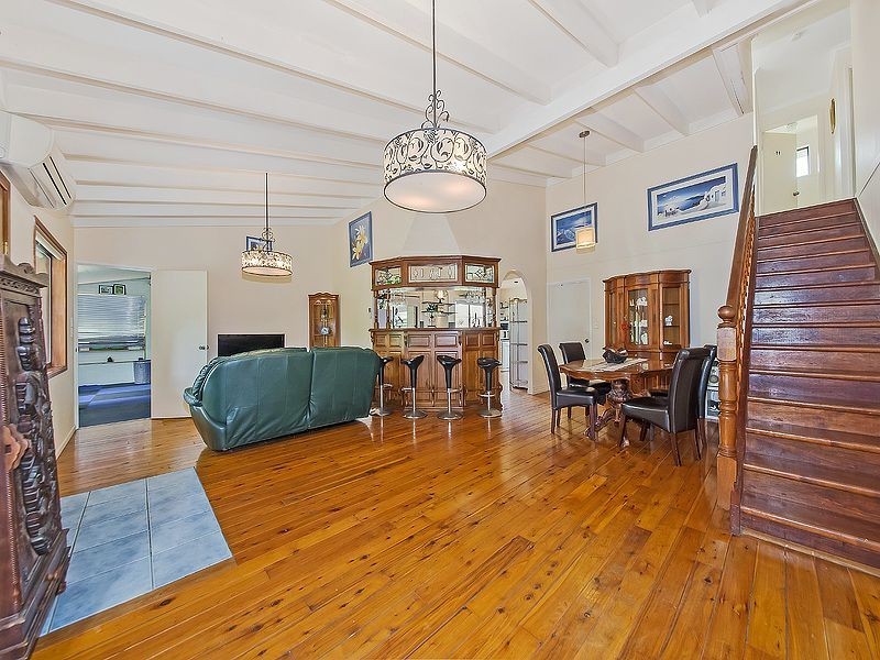 16 Downing St, Birkdale QLD 4159