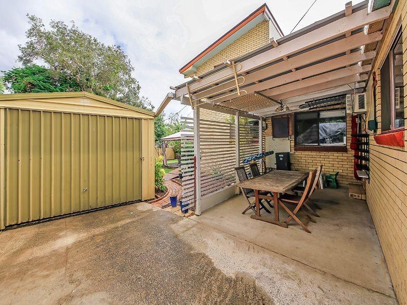 16 Downing St, Birkdale QLD 4159