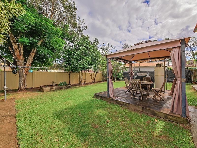 16 Downing St, Birkdale QLD 4159