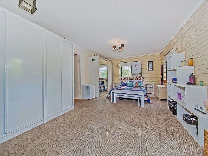 16 Downing St, Birkdale QLD 4159