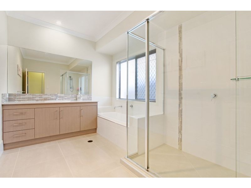 14 Sandalwood Street, Thornlands QLD 4164