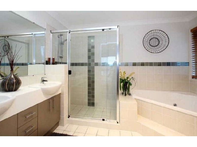 27 Trafalgar Vale, Wellington Point QLD 4160