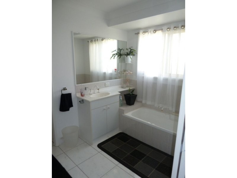 8 Natalin Street, Cleveland QLD 4163