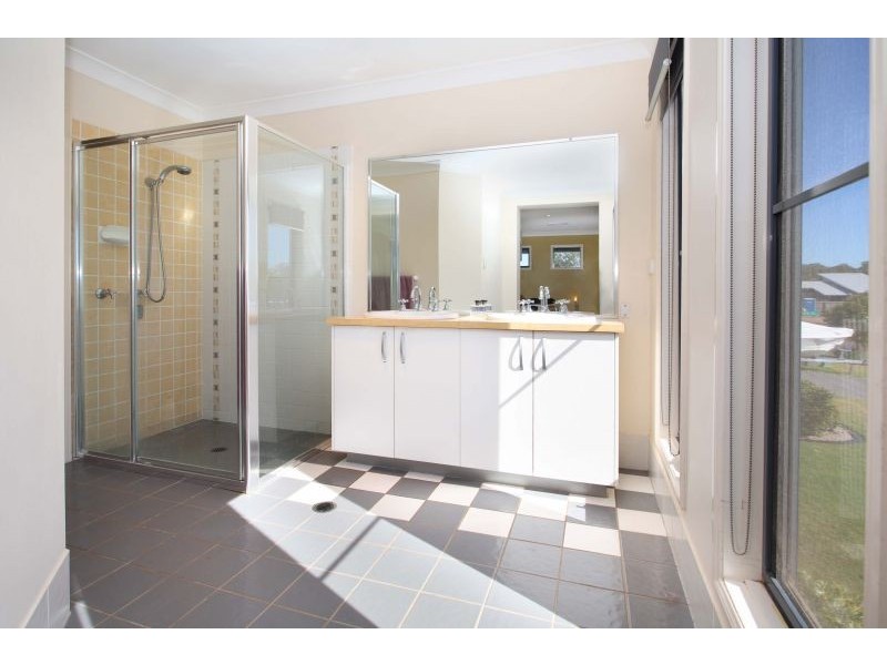 13 Syracuse Street, Redland Bay QLD 4165