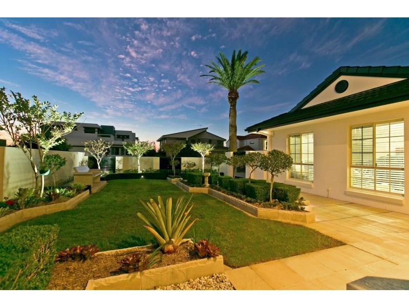 32 Raby Bay Boulevard, Raby Bay QLD 4163