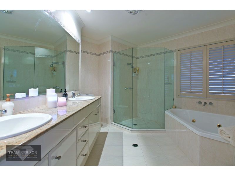 32 Raby Bay Boulevard, Raby Bay QLD 4163