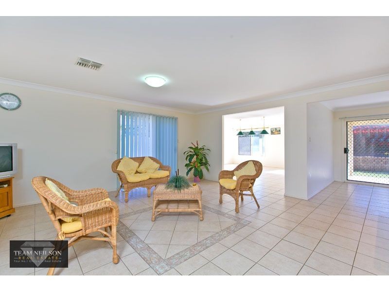 4 Brampton Close, Redland Bay QLD 4165