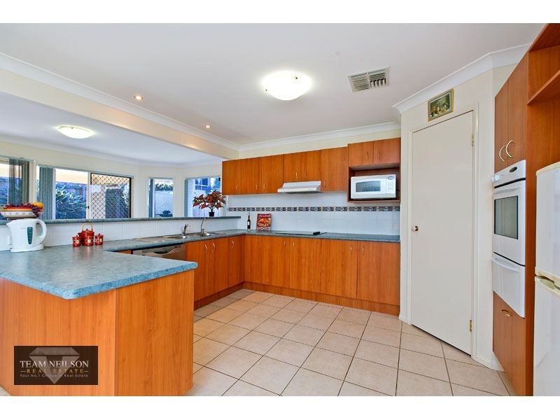 4 Brampton Close, Redland Bay QLD 4165