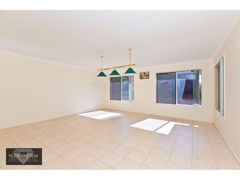 4 Brampton Close, Redland Bay QLD 4165
