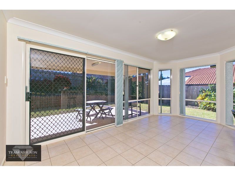 4 Brampton Close, Redland Bay QLD 4165