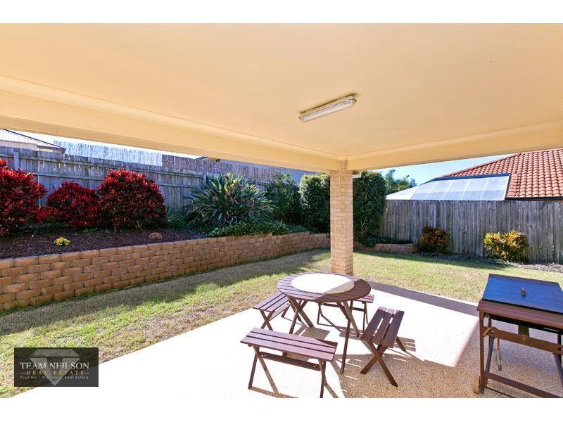 4 Brampton Close, Redland Bay QLD 4165