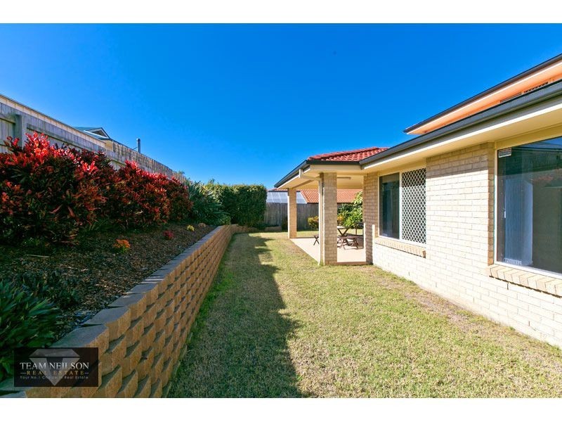 4 Brampton Close, Redland Bay QLD 4165