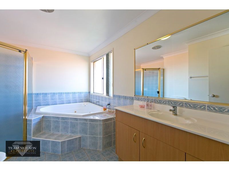 4 Brampton Close, Redland Bay QLD 4165