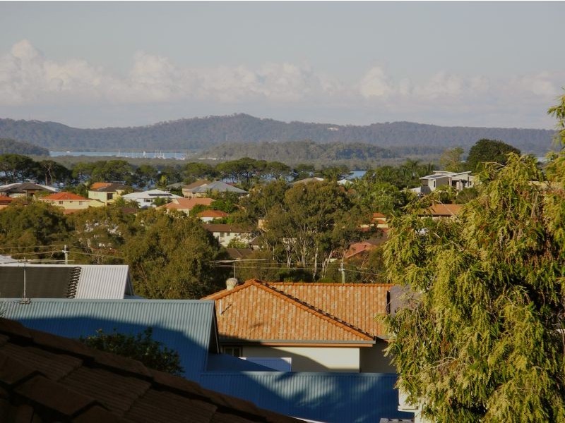 4 Brampton Close, Redland Bay QLD 4165