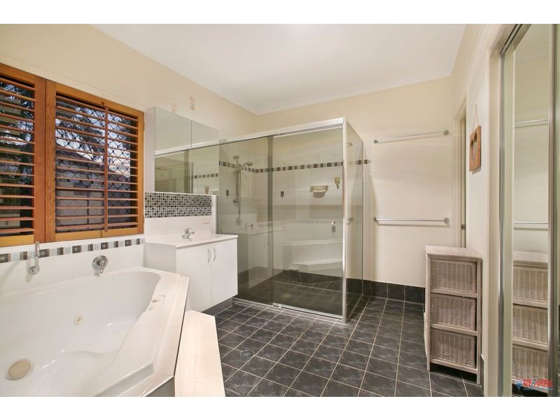 24 Mallan Terrace, Birkdale QLD 4159