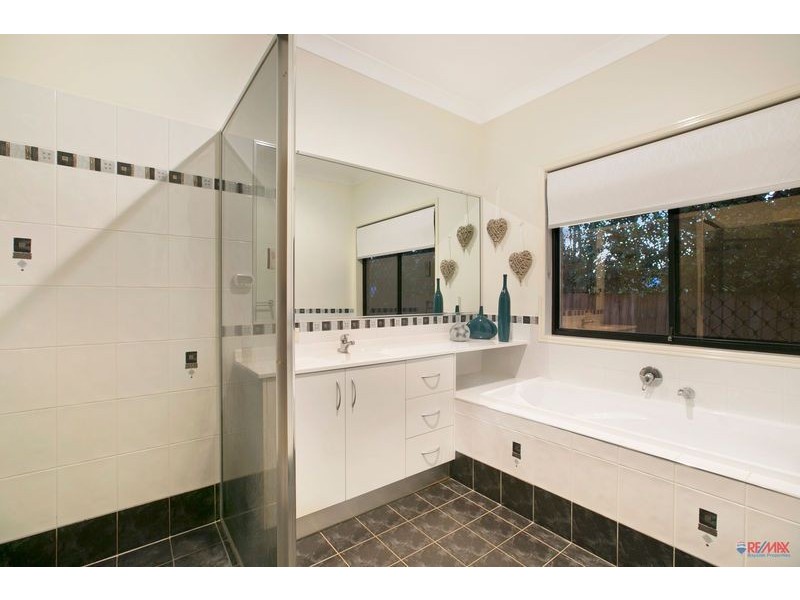 24 Mallan Terrace, Birkdale QLD 4159