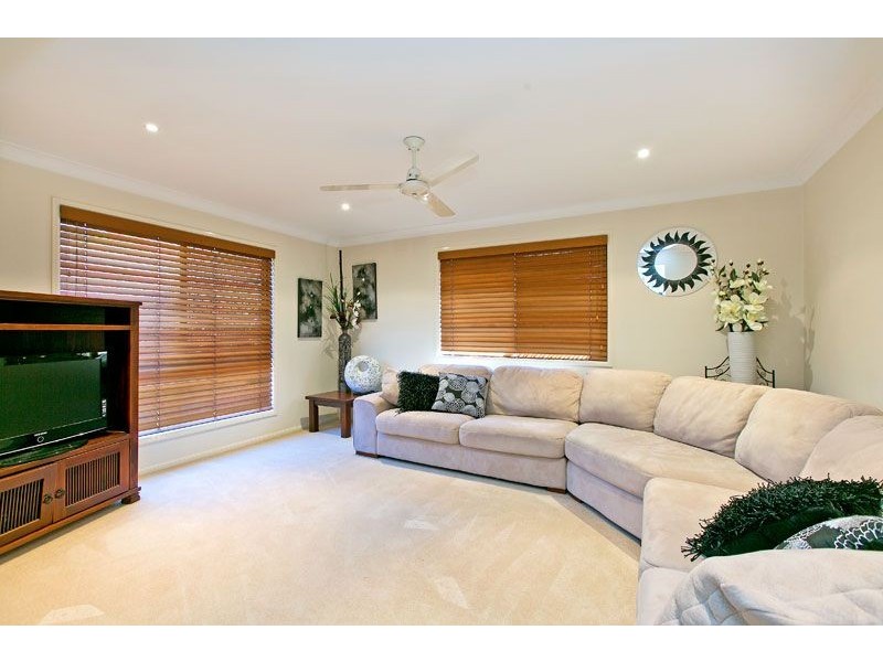 21 Emperor Drive, Redland Bay QLD 4165