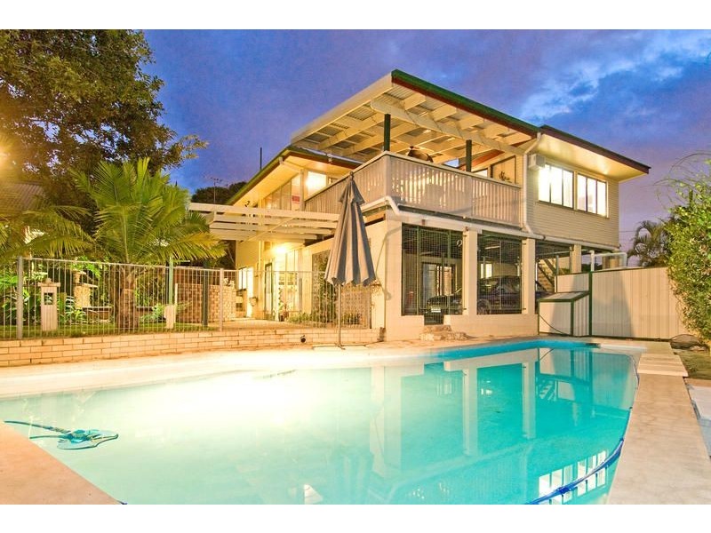 35 Banoon Drive, Wynnum QLD 4178