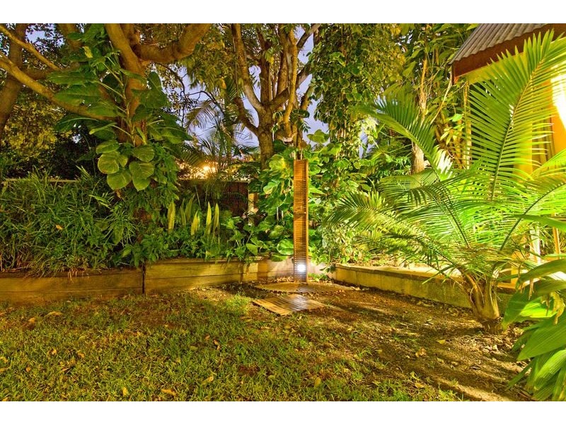 35 Banoon Drive, Wynnum QLD 4178