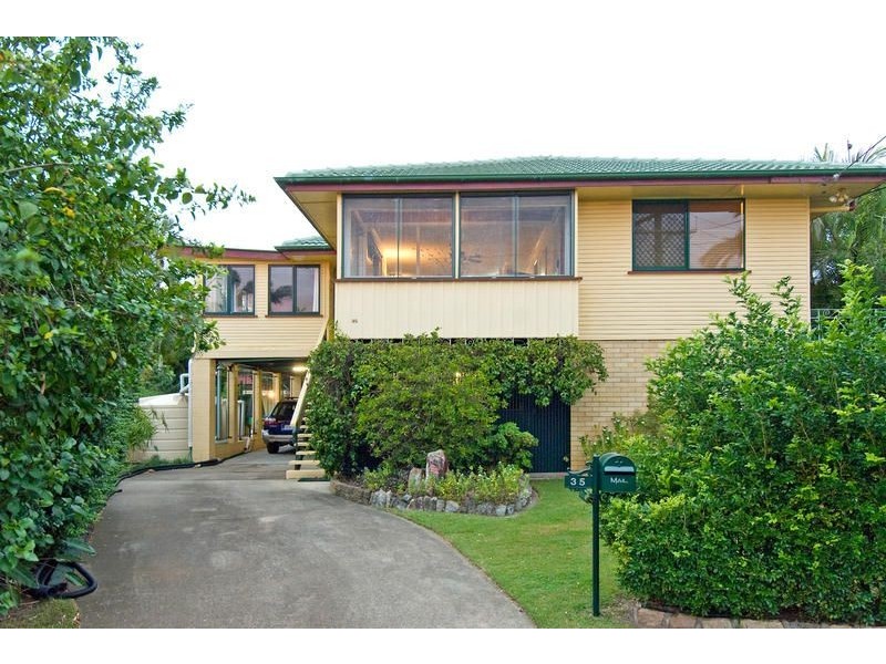 35 Banoon Drive, Wynnum QLD 4178