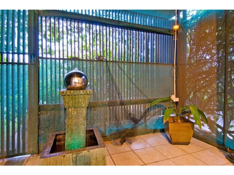 35 Banoon Drive, Wynnum QLD 4178