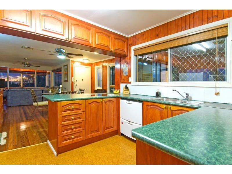 35 Banoon Drive, Wynnum QLD 4178