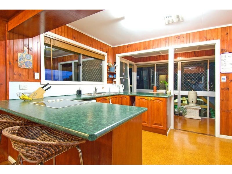 35 Banoon Drive, Wynnum QLD 4178