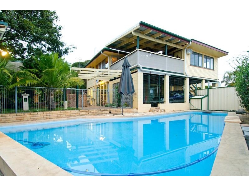 35 Banoon Drive, Wynnum QLD 4178