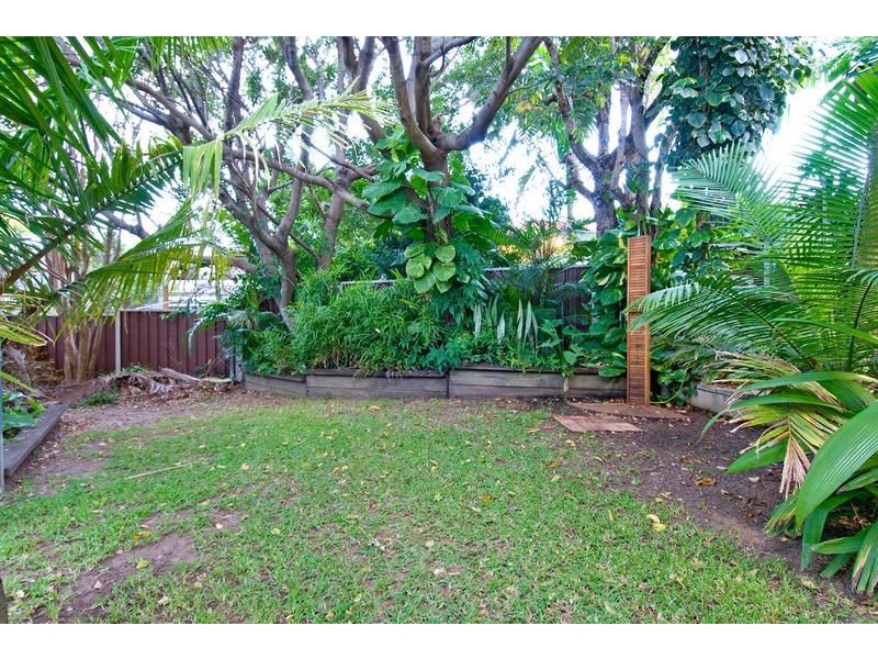 35 Banoon Drive, Wynnum QLD 4178