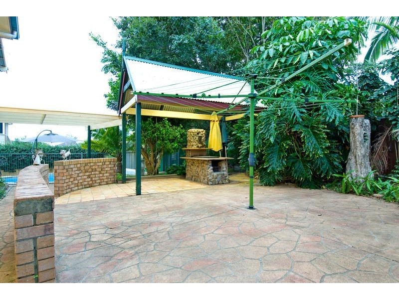 35 Banoon Drive, Wynnum QLD 4178