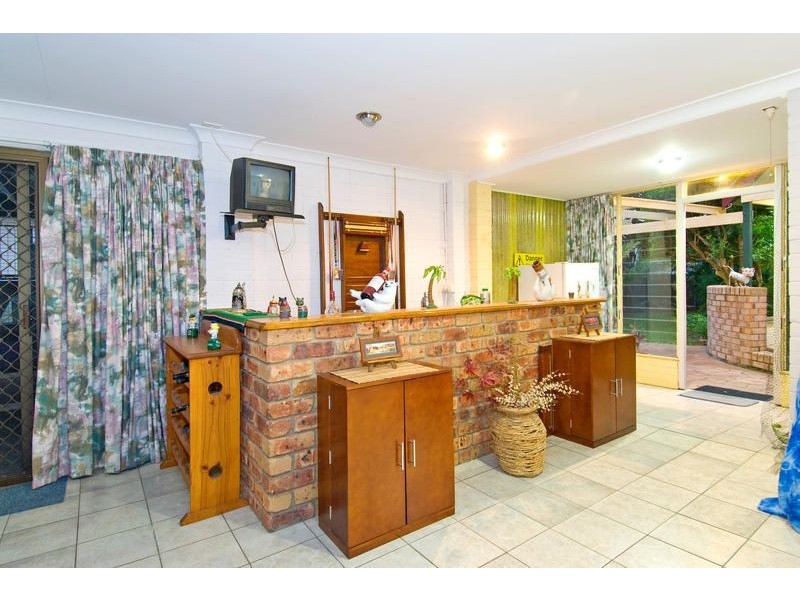 35 Banoon Drive, Wynnum QLD 4178