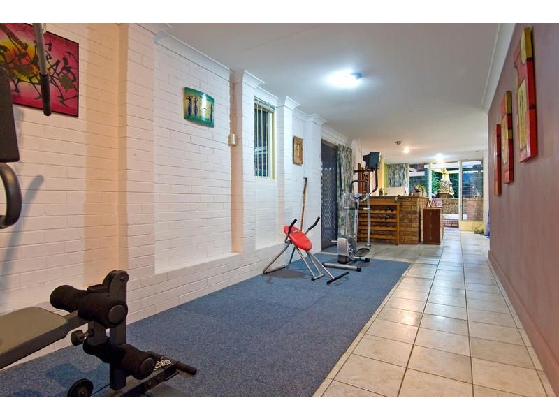 35 Banoon Drive, Wynnum QLD 4178
