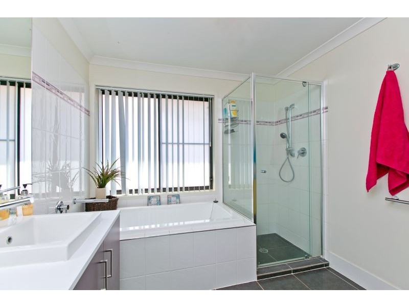 16 Hayman Street, Redland Bay QLD 4165