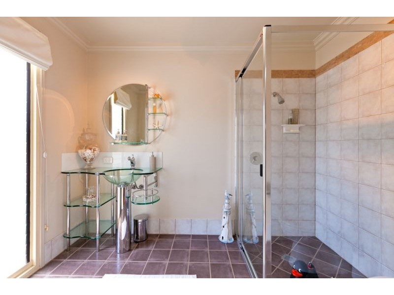 30 JAY CRESCENT, Redland Bay QLD 4165