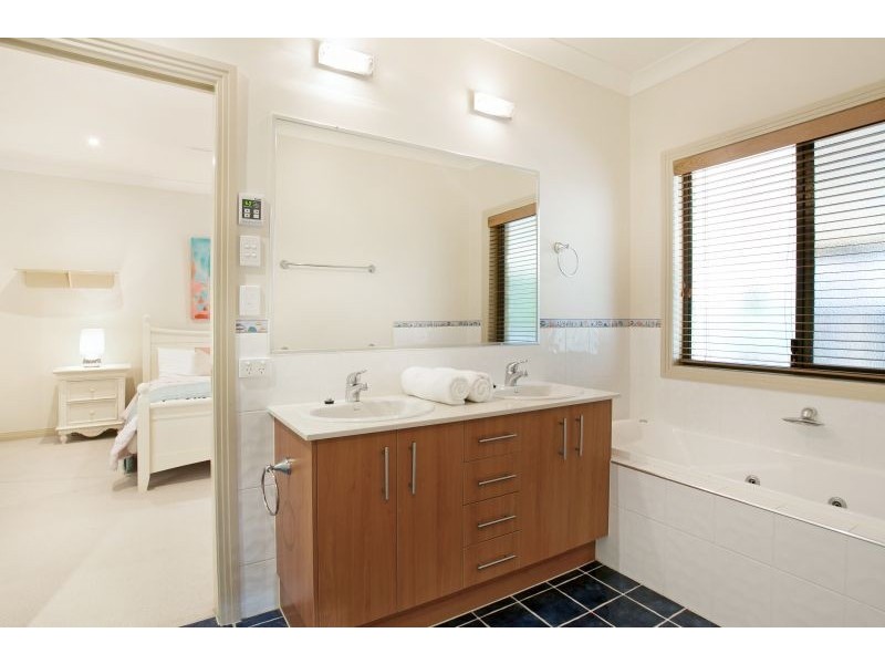 1 Honeysuckle Court, Cornubia QLD 4130