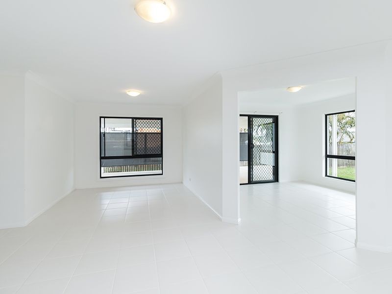 30 Kimbolton Dr, Redland Bay QLD 4165