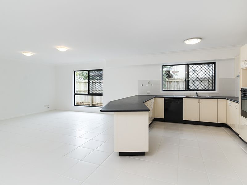 30 Kimbolton Dr, Redland Bay QLD 4165