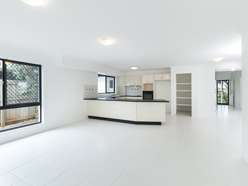 30 Kimbolton Dr, Redland Bay QLD 4165