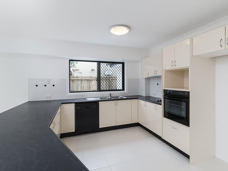 30 Kimbolton Dr, Redland Bay QLD 4165