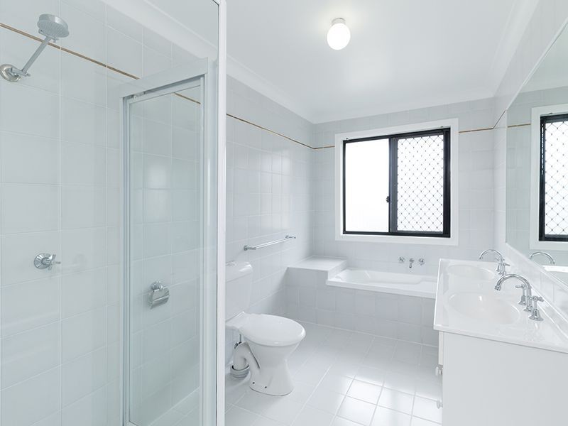 30 Kimbolton Dr, Redland Bay QLD 4165