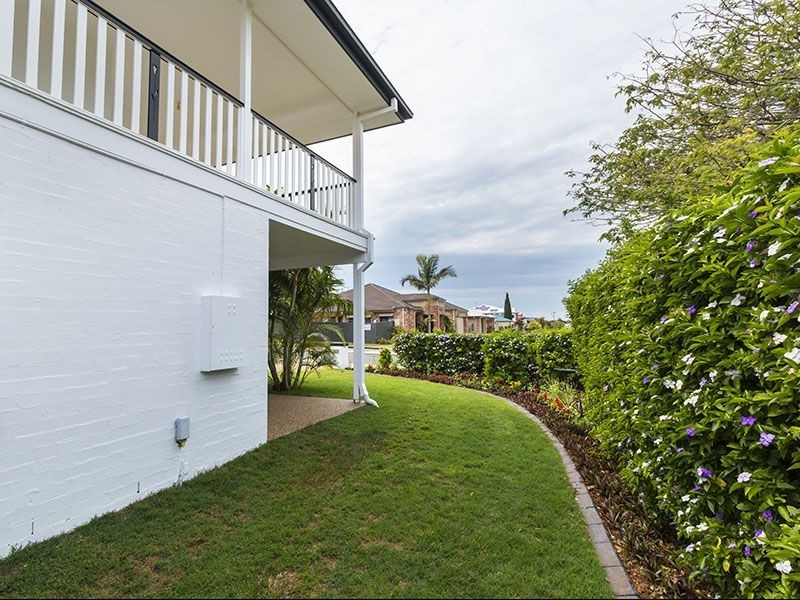 30 Kimbolton Dr, Redland Bay QLD 4165