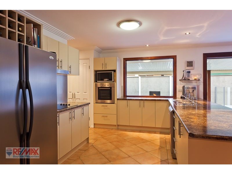 14 Moores Road, Redland Bay QLD 4165