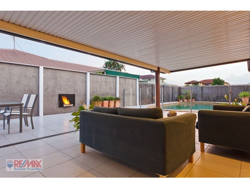 14 Moores Road, Redland Bay QLD 4165