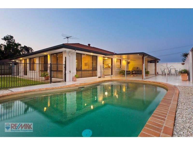 14 Moores Road, Redland Bay QLD 4165